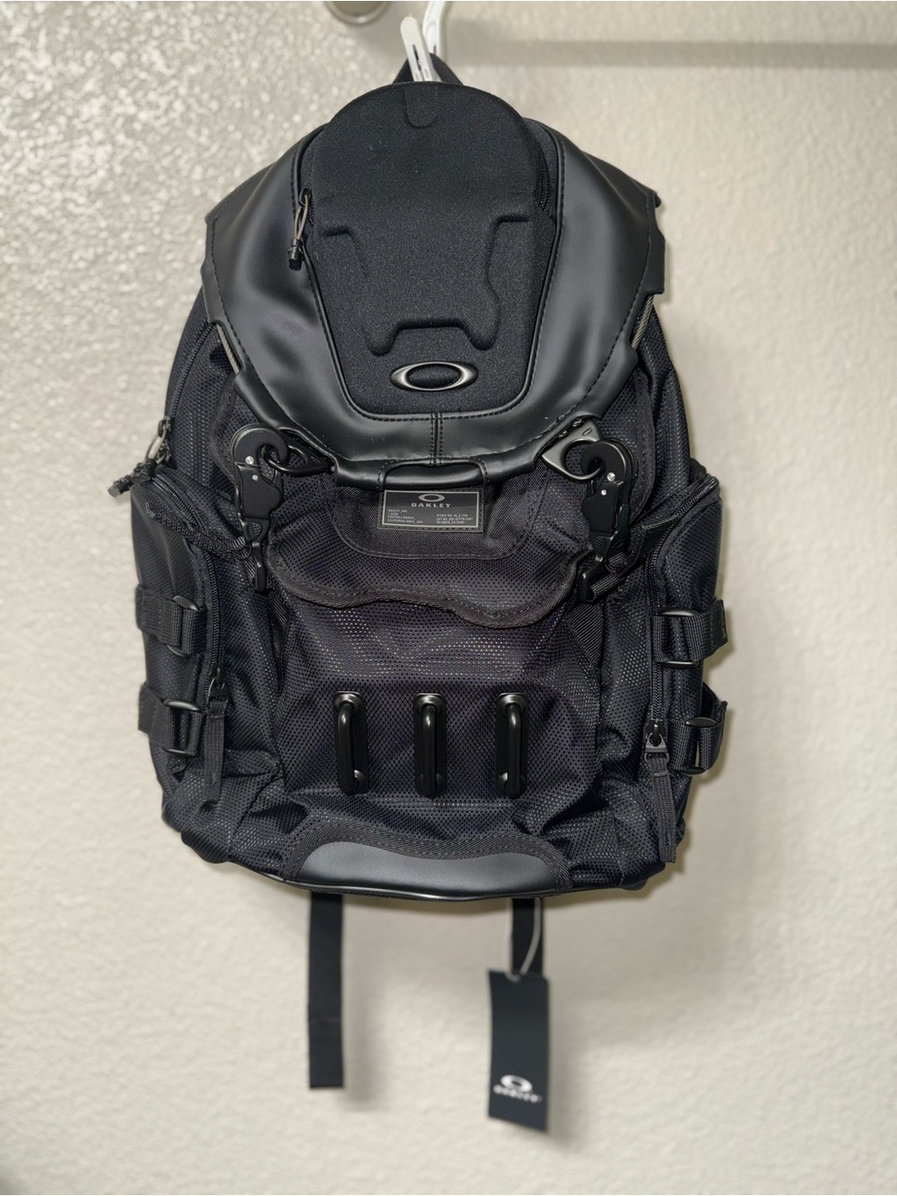 Oakley Black Tactical-Style Men's Backpack with Molded Top